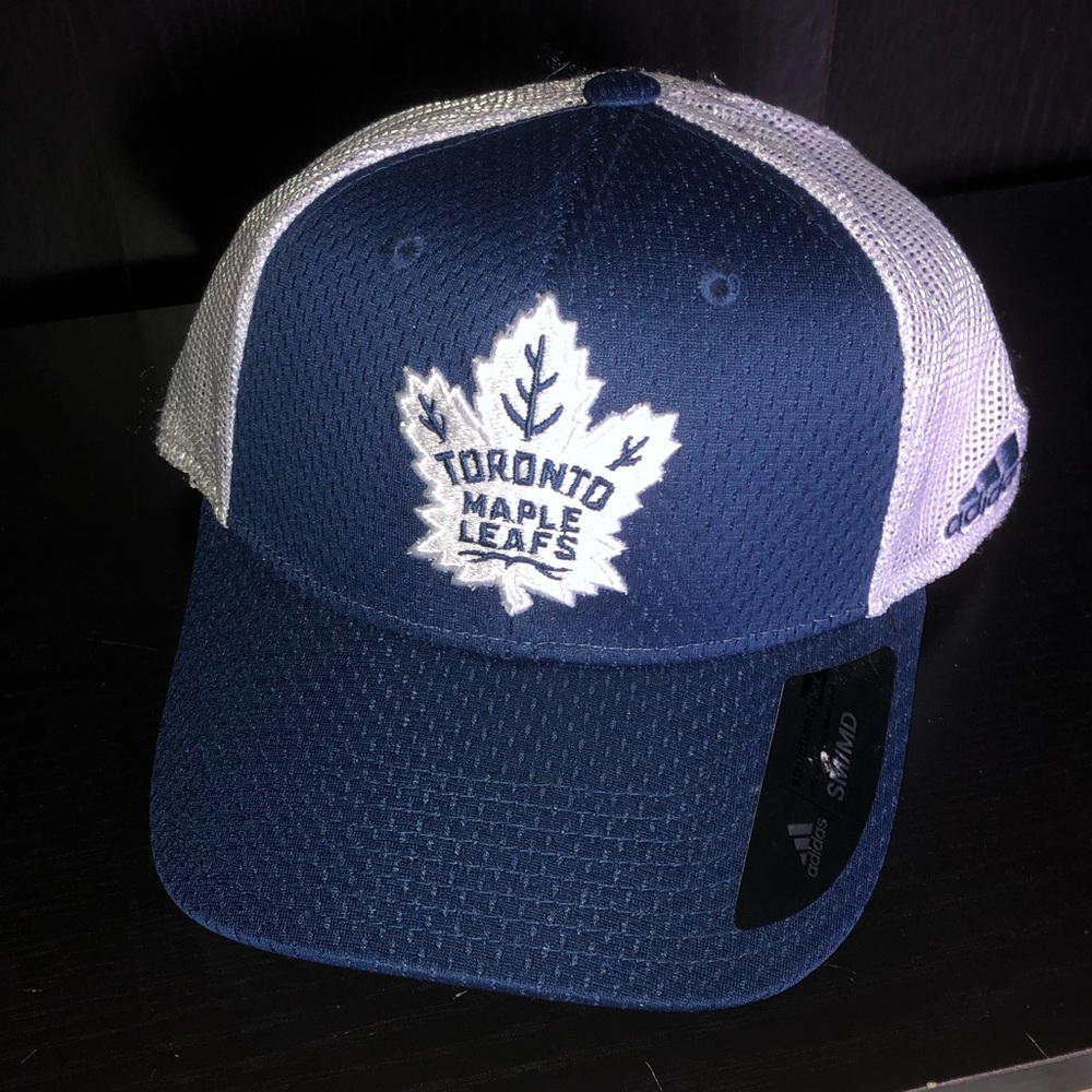 Toronto Maple Leafs Adidas slouch mesh fitted hat